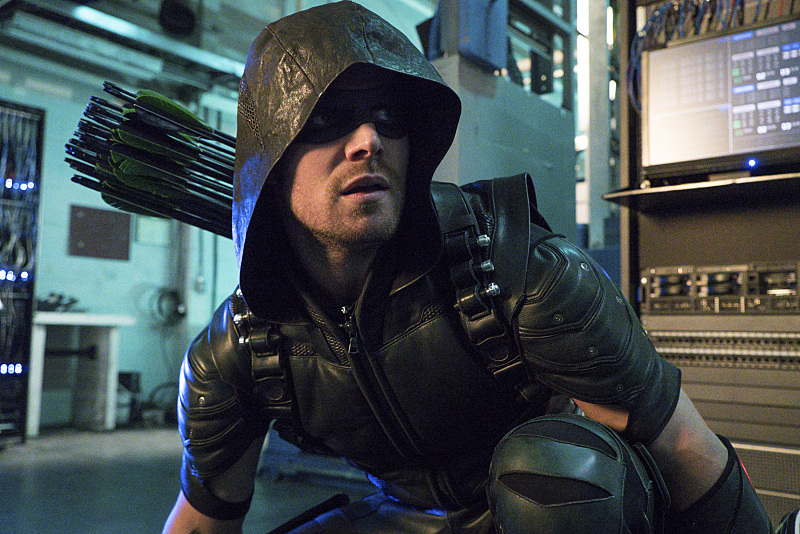 Arrow -- "Unchained" -- Image AR412A_0036b.jpg -- Pictured (L-R): Stephen Amell as Green Arrow -- Photo: Liane Hentscher/ The CW -- ÃÂ© 2016 The CW Network, LLC. All Rights Reserved