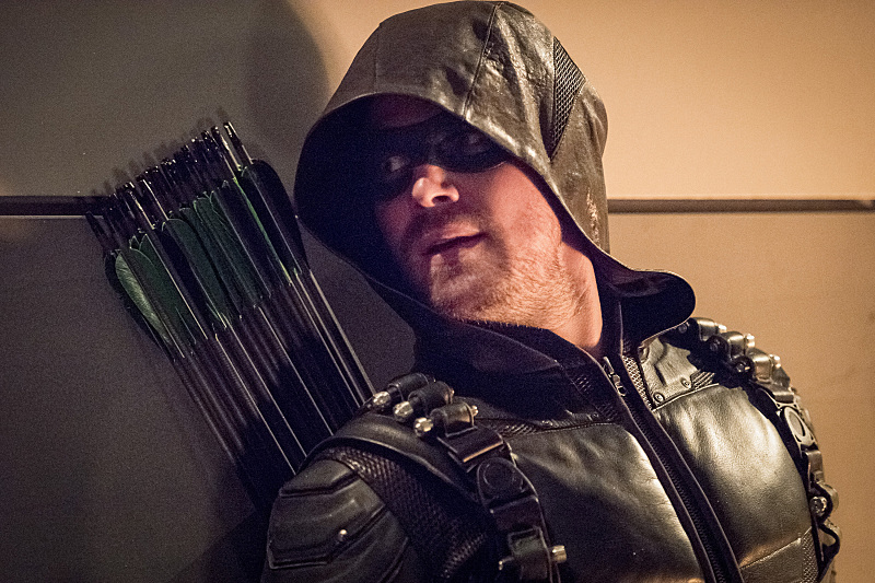 The Flash -- "Invasion!" -- Image FLA308c_0412b.jpg -- Pictured: Stephen Amell as Green Arrow -- Photo: Dean Buscher/The CW -- ÃÂ© 2016 The CW Network, LLC. All rights reserved.