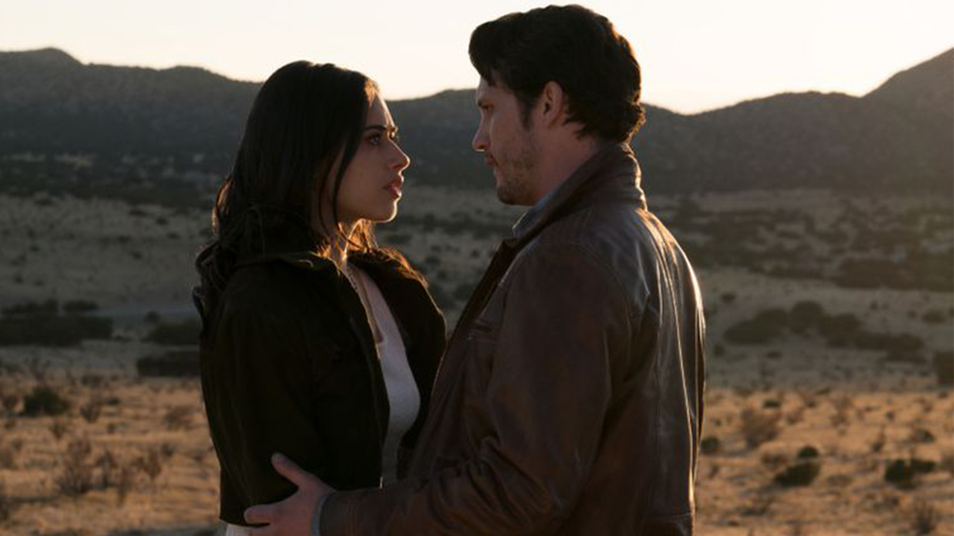 ‘Roswell, New Mexico’: Nathan Dean Parsons & Jeanine Mason On Max & Liz’s ...1500 x 843